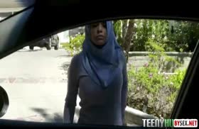 Мужик подвез мусульманку и она расплатилась аналом